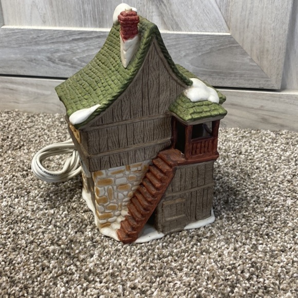 DEPT 56 THE ORIGINAL 7 SHOPS OF DICKENS VILLAGE "BEAN & SON SMITHY SHOP" #65153 - Picture 8 of 11